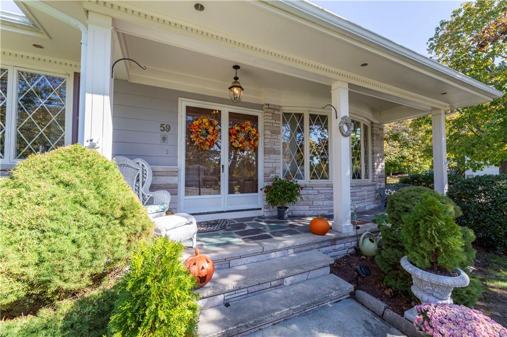 59 Woodhaven Blvd, North Providence, RI | Sun 12/8 from 12:00 - 2:00pm